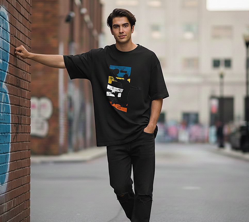 The PLAY Silhouette Oversized Black T-Shirt